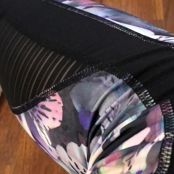 Jessica Simpson Plus Size Wild Flora Capri Legging - Picture 3 of 10